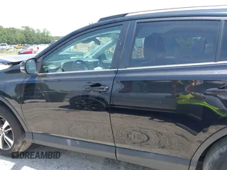 2018 Toyota RAV4 XLE z VIN 2T3WFREVXJW491725, wystawiony jako IAAI lot #42216365 z przebiegiem 76 365 mil mil oraz . Historia ofert i sprzedaży dostępna na DreamBid. Obrazek 14.