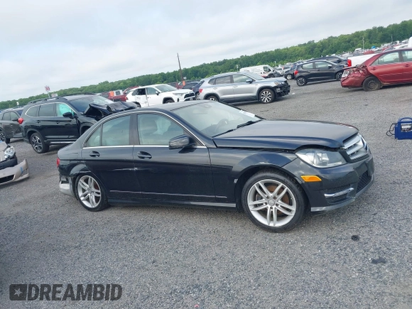 2012 Mercedes-Benz C 300 Sport z VIN WDDGF8BB1CA717117, wystawiony jako IAAI lot #42684049 z przebiegiem 184 128 mil mil oraz . Historia ofert i sprzedaży dostępna na DreamBid. Obrazek 13.