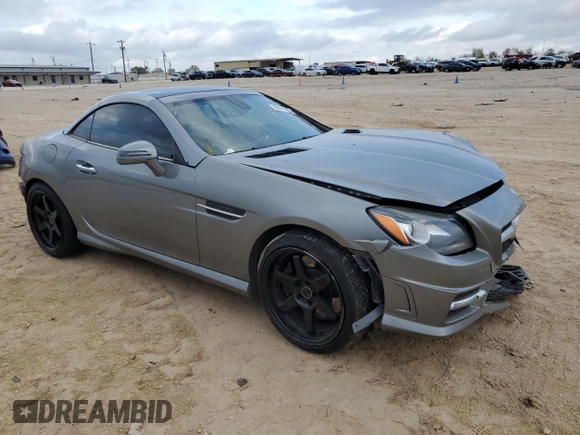 2012 Mercedes-Benz SLK 350 with VIN WDDPK5HA3CF033391, listed as a Copart auction lot 85670954 with 135,423 mi miles and Salvage title. Bid and sale history available at DreamBid. Image 4.