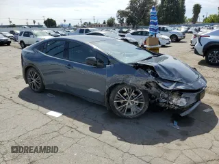2025 Toyota Prius LE z VIN JTDADABU9S3025219, wystawiony jako Copart lot #51535365 z przebiegiem Nie podano mil oraz Szkoda całkowita • Salvage title. Historia ofert i sprzedaży dostępna na DreamBid. Obrazek 4.