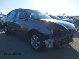 2002 Toyota Camry LE z VIN JTDBE32K920010944, wystawiony jako IAAI lot #41427827 z przebiegiem 153 849 mil mil oraz . Historia ofert i sprzedaży dostępna na DreamBid. Obrazek 1.