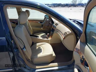 2008 Mercedes-Benz E-Class Luxury 3.5L with VIN WDBUF87X48B200170, listed as a IAAI auction lot 42142041 with 194,391 mi miles. Bid and sale history available at carsss.com. Image 5.