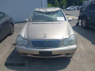 2002 Mercedes-Benz C 230/260/280/320 z VIN WDBRF61J32E005536, wystawiony jako IAAI lot #42527472 z przebiegiem 9 601 mil mil oraz . Historia ofert i sprzedaży dostępna na DreamBid. Obrazek 12.
