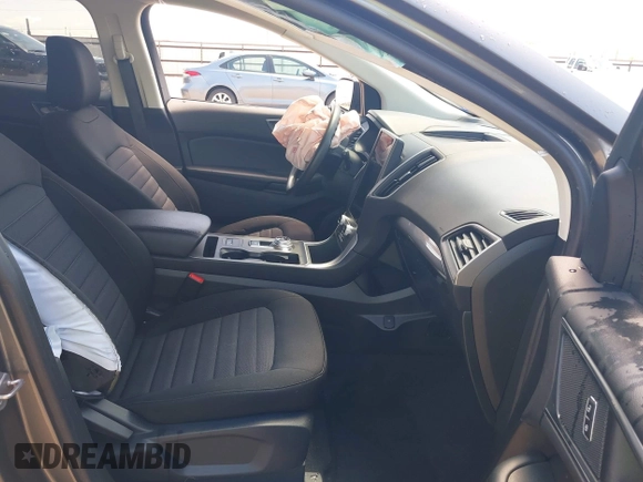 2024 Ford Edge SE z VIN 2FMPK4G99RBB18608, wystawiony jako IAAI lot #42430244 z przebiegiem Nie podano mil oraz . Historia ofert i sprzedaży dostępna na DreamBid. Obrazek 5.