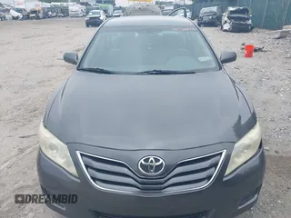 2011 Toyota Camry LE z VIN 4T4BF3EK0BR102446, wystawiony jako IAAI lot #42360776 z przebiegiem 202 324 mil mil oraz . Historia ofert i sprzedaży dostępna na DreamBid. Obrazek 6.