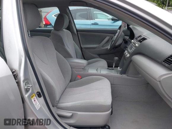 2011 Toyota Camry LE z VIN 4T1BF3EK6BU671814, wystawiony jako IAAI lot #42367753 z przebiegiem 182 728 mil mil oraz . Historia ofert i sprzedaży dostępna na DreamBid. Obrazek 5.