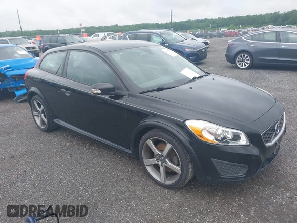 2012 Volvo C30 с VIN YV1672MKXC2275214, выставлен на аукционе IAAI как лот 42377318 с пробегом 166 496 миль миль и . История ставок и продаж доступна на DreamBid. Изображение 1.