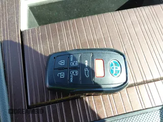 2024 Toyota Sienna XLE z VIN 5TDYRKEC1RS190859, wystawiony jako IAAI lot #41851312 z przebiegiem 43 858 mil mil oraz . Historia ofert i sprzedaży dostępna na DreamBid. Obrazek 11.