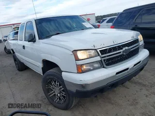 2006 Chevrolet Silverado 1500 LT1 with VIN 2GCEC19T261110996, listed as a IAAI auction lot 41721472 with 242,319 mi miles. Bid and sale history available at carsss.com. Image 1.