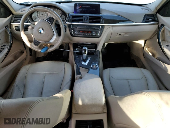 2012 BMW 3 Series 328i z VIN WBA3A5C51CF259481, wystawiony jako Copart lot #52381425 z przebiegiem 206 764 mil mil oraz Szkoda całkowita • Salvage title. Historia ofert i sprzedaży dostępna na DreamBid. Obrazek 8.
