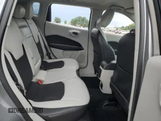 2018 Jeep Compass Latitude z VIN 3C4NJCBB8JT227542, wystawiony jako Copart lot #63772635 z przebiegiem 101 333 mil mil oraz Czysty tytuł • Clean title. Historia ofert i sprzedaży dostępna na DreamBid. Obrazek 11.