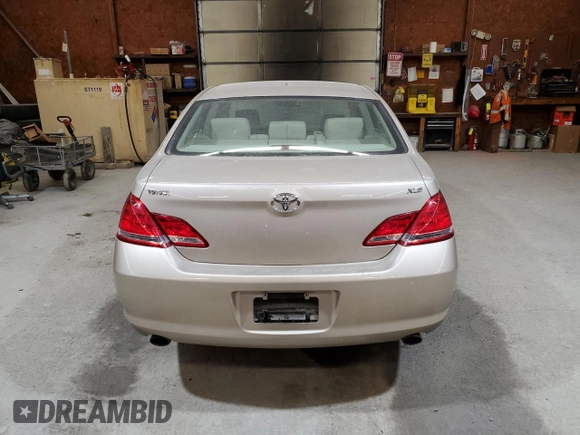 2006 Toyota Avalon XL z VIN 4T1BK36B46U167293, wystawiony jako Copart lot #59210395 z przebiegiem 174 699 mil mil oraz Szkoda całkowita • Salvage title. Historia ofert i sprzedaży dostępna na DreamBid. Obrazek 6.