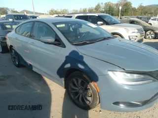 2015 Chrysler 200 S with VIN 1C3CCCBB4FN559992, listed as a IAAI auction lot 40540938 with 117,298 mi miles. Bid and sale history available at carsss.com. Image 1.