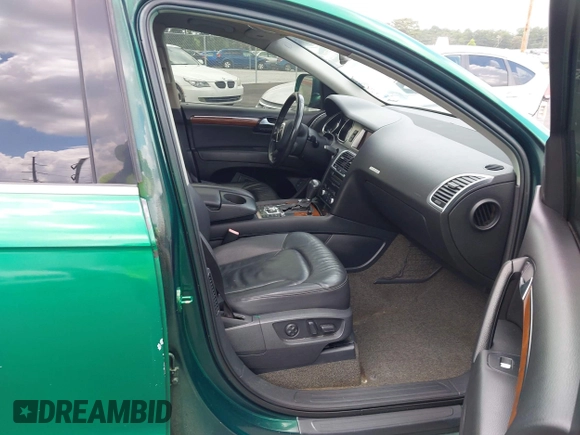 2007 Audi Q7 Premium z VIN WA1BY74L57D034561, wystawiony jako IAAI lot #42730657 z przebiegiem 174 110 mil mil oraz . Historia ofert i sprzedaży dostępna na DreamBid. Obrazek 5.