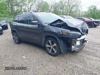 2019 Jeep Cherokee Limited z VIN 1C4PJLDB8KD144495, wystawiony jako IAAI lot #42181188 z przebiegiem 114 214 mil mil oraz . Historia ofert i sprzedaży dostępna na DreamBid. Obrazek 1.