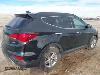 2017 Hyundai Santa Fe 2.4L z VIN 5XYZU3LB5HG425830, wystawiony jako IAAI lot #41428863 z przebiegiem 76 366 mil mil oraz . Historia ofert i sprzedaży dostępna na DreamBid. Obrazek 4.