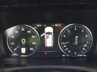 2016 Volvo XC90 T6 Momentum with VIN YV4A22PK8G1022234, listed as a IAAI auction lot 41705411 with 123,072 mi miles. Bid and sale history available at carsss.com. Image 7.