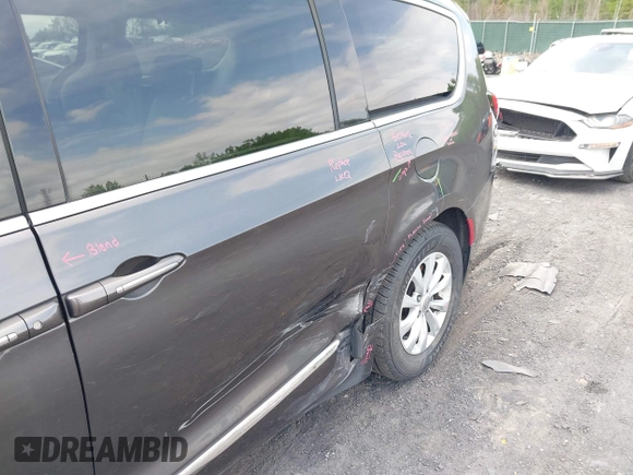 2017 Chrysler Pacifica Touring L with VIN 2C4RC1BG5HR705277, listed as a IAAI auction lot 42230036 with 75,287 mi miles and . Bid and sale history available at DreamBid. Image 6.