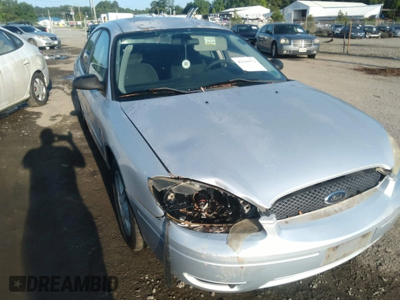 2005 Ford Taurus SE z VIN 1FAFP53U25A216523, wystawiony jako IAAI lot #42648554 z przebiegiem 175 042 mil mil oraz . Historia ofert i sprzedaży dostępna na DreamBid. Obrazek 6.
