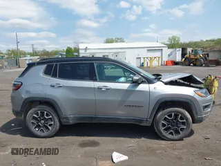 2020 Jeep Compass Trailhawk with VIN 3C4NJDDB4LT171685, listed as a IAAI auction lot 42168366 with 76,390 mi miles and . Bid and sale history available at DreamBid. Image 13.