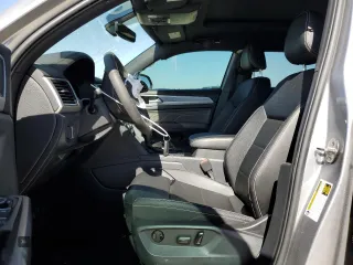 2022 Volkswagen Atlas SE with VIN 1V2JC2CA9NC230068, listed as a Copart auction lot 77862374 with 37,343 mi miles and Salvage title. Bid and sale history available at DreamBid. Image 7.