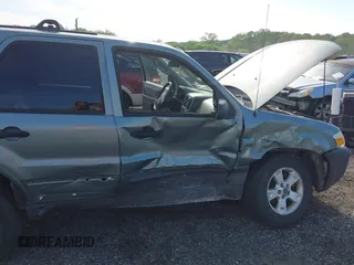 2005 Ford Escape XLT с VIN 1FMYU93165KB95125, выставлен на аукционе IAAI как лот 42227060 с пробегом 122 117 миль миль и . История ставок и продаж доступна на DreamBid. Изображение 6.