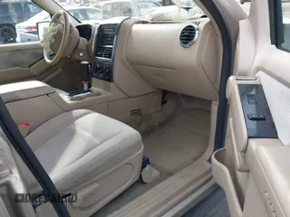 2006 Ford Explorer XLT with VIN 1FMEU73896ZA03371, listed as a IAAI auction lot 42100572 with 174,804 mi miles. Bid and sale history available at carsss.com. Image 5.