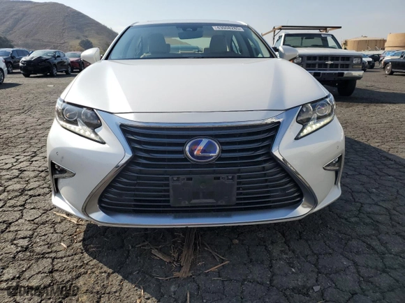 2016 Lexus ES 300h Hybrid with VIN JTHBW1GG8G2122425, listed as a Copart auction lot 43008285 with 120,916 mi miles and Salvage Title. Bid and sale history available at carsss.com. Image 5.