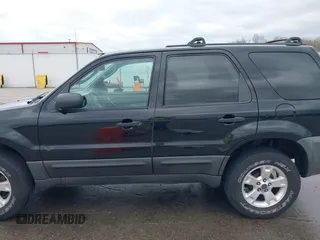 2005 Ford Escape XLT with VIN 1FMCU03135KB37656, listed as a IAAI auction lot 41908207 with 191,899 mi miles. Bid and sale history available at carsss.com. Image 14.