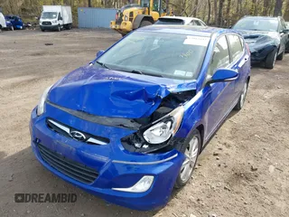 2013 Hyundai Accent SE z VIN KMHCU5AE7DU085650, wystawiony jako IAAI lot #42082694 z przebiegiem 115 506 mil mil oraz . Historia ofert i sprzedaży dostępna na DreamBid. Obrazek 6.