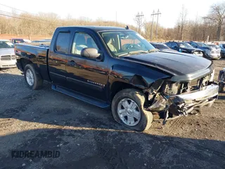 2007 Chevrolet Silverado 1500 1LT with VIN 2GCEK19C371603719, listed as a IAAI auction lot 41103614 with 122,084 mi miles and . Bid and sale history available at DreamBid. Image 1.