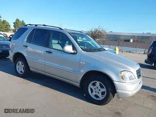 2001 Mercedes-Benz M-Class with VIN 4JGAB54E51A274528, listed as a IAAI auction lot 41290721 with 174,472 mi miles. Bid and sale history available at carsss.com. Image 1.