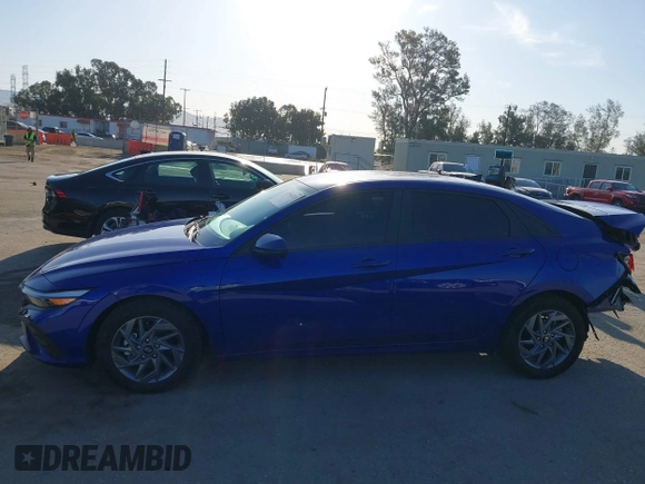 2024 Hyundai Elantra SEL with VIN KMHLM4DGXRU708435, listed as a IAAI auction lot 41966818 with 10,246 mi miles and . Bid and sale history available at DreamBid. Image 15.