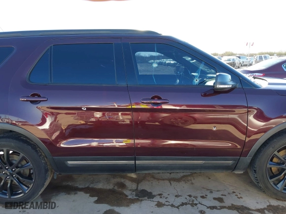 2019 Ford Explorer XLT with VIN 1FM5K7DHXKGA76677, listed as a IAAI auction lot 41472858 with 106,751 mi miles. Bid and sale history available at carsss.com. Image 14.