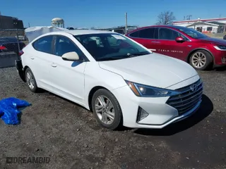 2020 Hyundai Elantra SEL with VIN 5NPD84LF6LH570786, listed as a IAAI auction lot 41800432 with 81,192 mi miles. Bid and sale history available at carsss.com. Image 1.