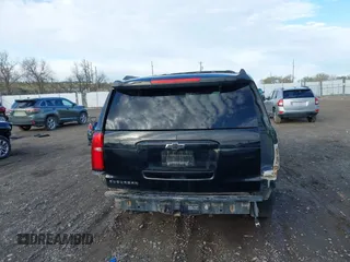 2017 Chevrolet Suburban LT z VIN 1GNSKHKC6HR246168, wystawiony jako IAAI lot #42150327 z przebiegiem Nie podano mil oraz . Historia ofert i sprzedaży dostępna na DreamBid. Obrazek 17.