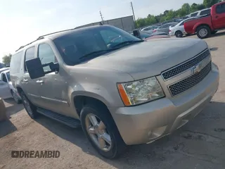 2008 Chevrolet Suburban LTZ z VIN 1GNFC16038R278002, wystawiony jako IAAI lot #42036356 z przebiegiem 257 597 mil mil oraz . Historia ofert i sprzedaży dostępna na DreamBid. Obrazek 1.