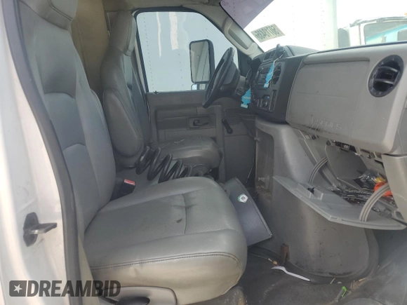 2009 Ford Econoline Cargo z VIN 1FDXE45S89DA10861, wystawiony jako Copart lot #50713435 z przebiegiem 209 070 mil mil oraz Szkoda całkowita • Salvage title. Historia ofert i sprzedaży dostępna na DreamBid. Obrazek 11.