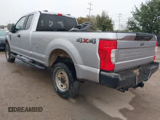 2021 Ford Super Duty F-250 SRW XL with VIN 1FT7X2B63MED59598, listed as a IAAI auction lot 40995097 with 61,047 mi miles. Bid and sale history available at carsss.com. Image 3.