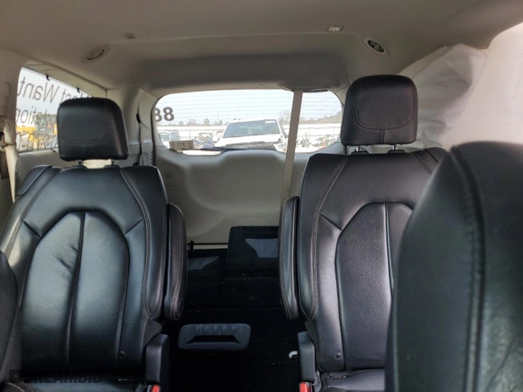 2019 Chrysler Pacifica Touring L with VIN 2C4RC1BG4KR537378, listed as a Copart auction lot 44048635 with 183,539 mi miles and Salvage Title. Bid and sale history available at carsss.com. Image 10.