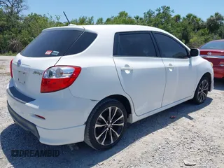 2010 Toyota Matrix z VIN 2T1KU4EE8AC250621, wystawiony jako IAAI lot #42299900 z przebiegiem 149 194 mil mil oraz . Historia ofert i sprzedaży dostępna na DreamBid. Obrazek 4.