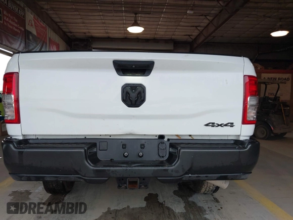 2023 Ram 2500 Tradesman z VIN 3C6UR5HJ0PG610057, wystawiony jako IAAI lot #42385008 z przebiegiem 21 105 mil mil oraz . Historia ofert i sprzedaży dostępna na DreamBid. Obrazek 16.