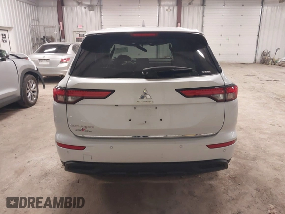 2022 Mitsubishi Outlander ES with VIN JA4J4TA83NZ039905, listed as a IAAI auction lot 41799784 with 9,412 mi miles. Bid and sale history available at carsss.com. Image 16.