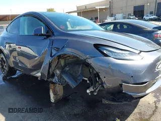 2020 Tesla Model Y Long Range with VIN 5YJYGDEF8LF000658, listed as a IAAI auction lot 41669246 with 44,281 mi miles and . Bid and sale history available at DreamBid. Image 6.