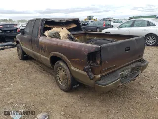 2001 GMC Sonoma SLS w/1SH Pkg with VIN 1GTDT19W418197604, listed as a Copart auction lot 66607874 with 0 mi miles and Salvage Title. Bid and sale history available at carsss.com. Image 2.