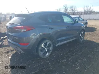 2017 Hyundai Tucson Limited z VIN KM8J3CA29HU408462, wystawiony jako IAAI lot #41674082 z przebiegiem 92 682 mil mil oraz . Historia ofert i sprzedaży dostępna na DreamBid. Obrazek 4.
