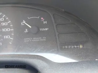 1997 Chevrolet Cavalier z VIN 1G1JC1241V7313941, wystawiony jako IAAI lot #42228174 z przebiegiem 252 311 mil mil oraz . Historia ofert i sprzedaży dostępna na DreamBid. Obrazek 7.