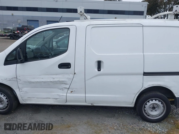 2015 Nissan NV200 SV with VIN 3N6CM0KNXFK710080, listed as a IAAI auction lot 41831172 with 144,397 mi miles. Bid and sale history available at carsss.com. Image 14.