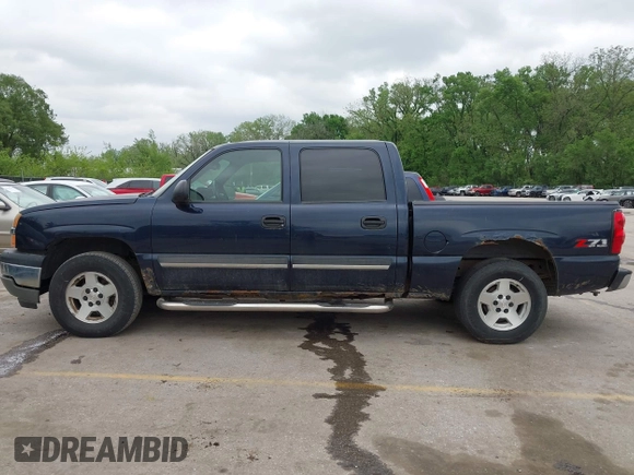 2005 Chevrolet Silverado 1500 LT with VIN 2GCEK13T551208737, listed as a IAAI auction lot 42133496 with 238,919 mi miles and . Bid and sale history available at DreamBid. Image 14.