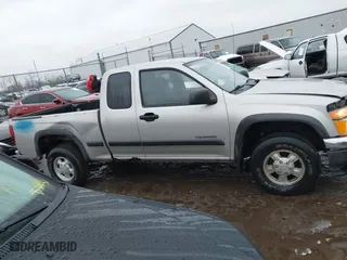 2005 Chevrolet Colorado LS Z71 with VIN 1GCDT196X58226139, listed as a IAAI auction lot 41520635 with 266,274 mi miles. Bid and sale history available at carsss.com. Image 14.